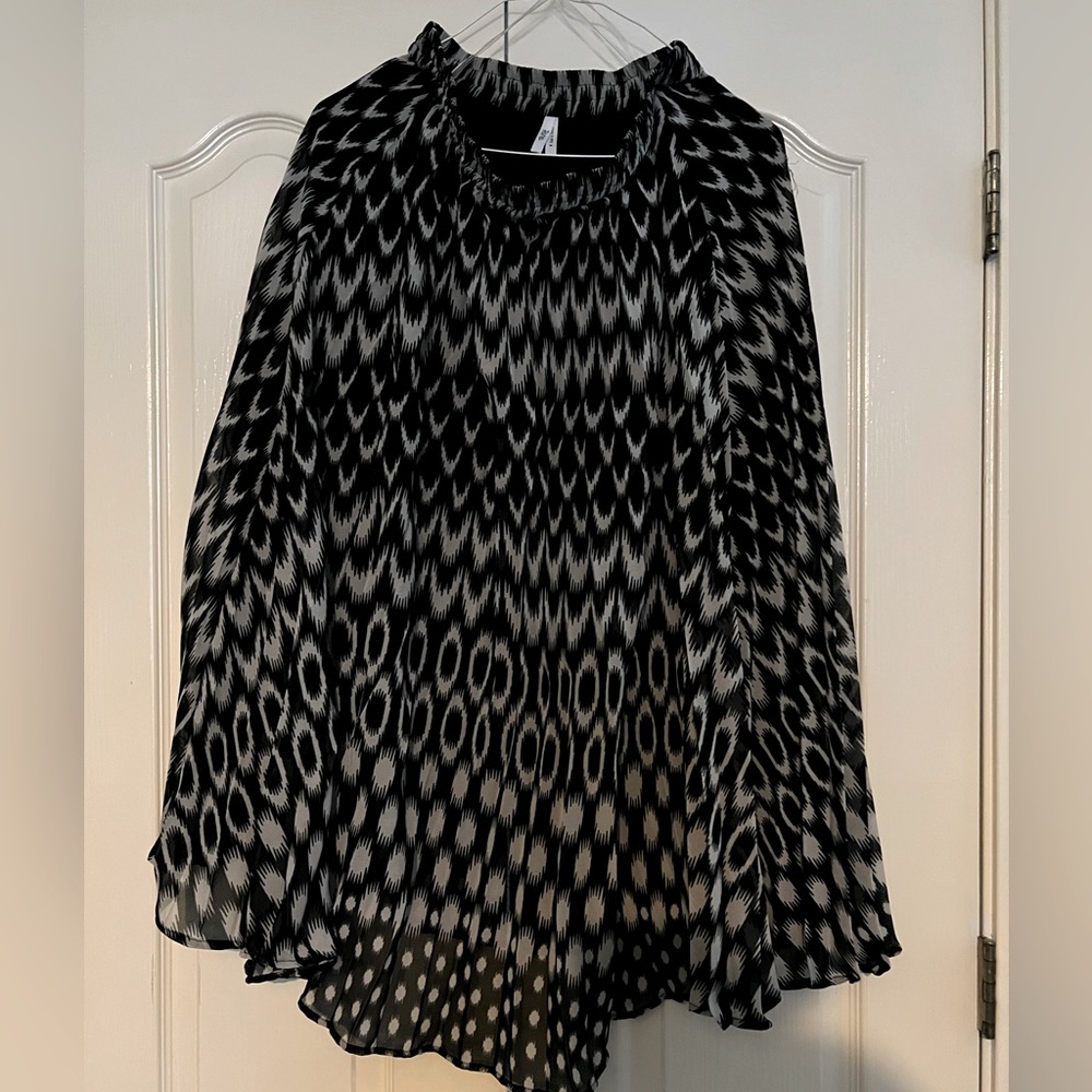 Black & white midi pleated skirt with elastic waist
